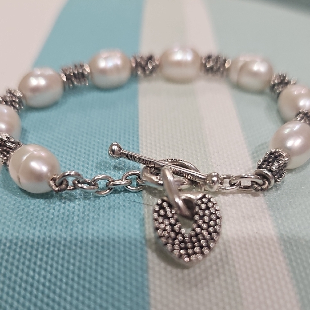 Elegant Silver and White Pearl Bracelet - Picture 2 of 5